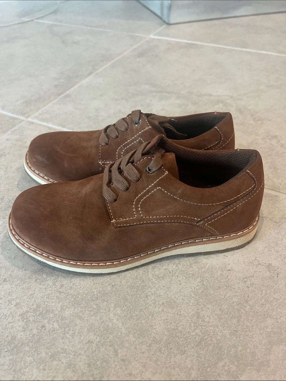 • Madison Avenue Boy Brown Casual Lace-Up Shoes, size 2 •